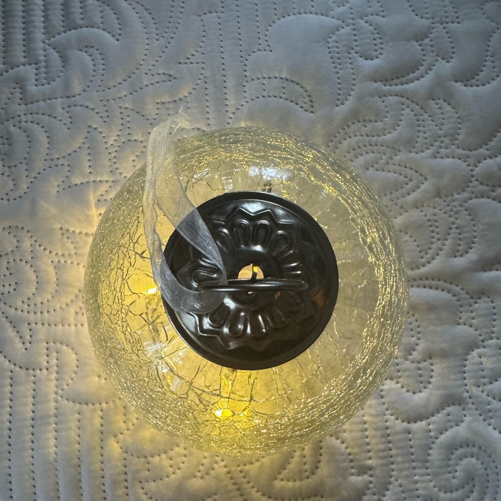 Battery light globe - Picture 3 of 3